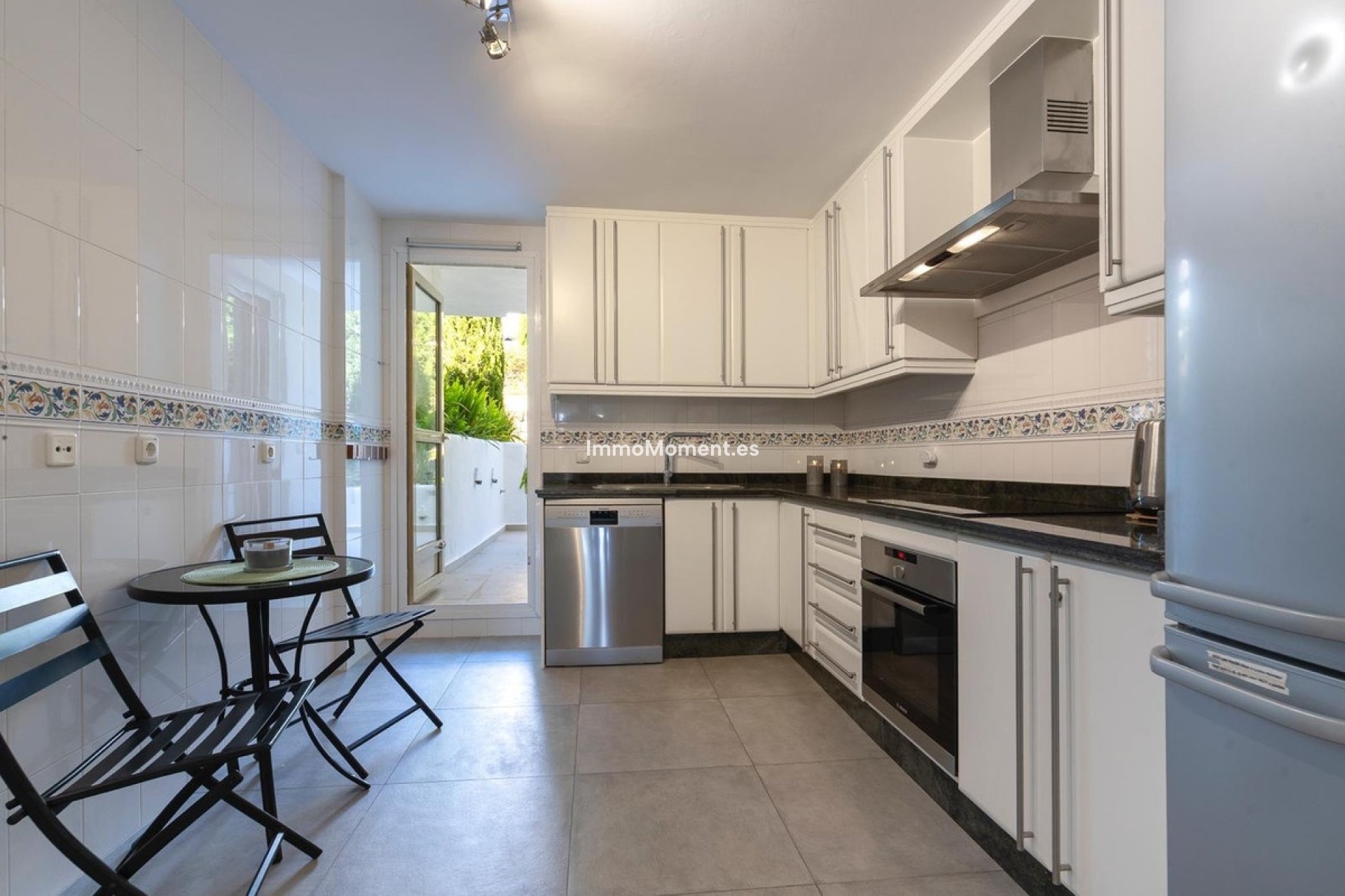 Resale - Apartment - Marbella - Nueva Andalucía