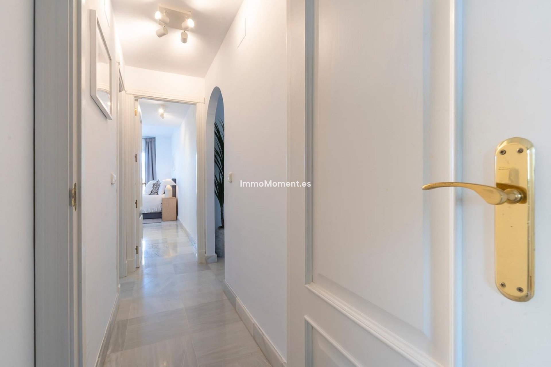 Resale - Apartment - Marbella - Nueva Andalucía