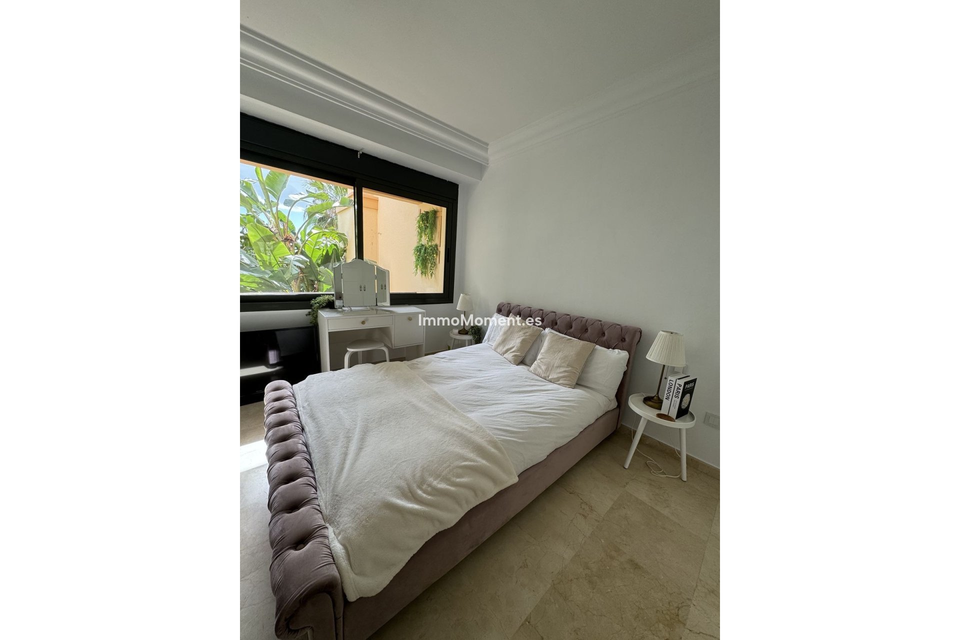 Resale - Apartment - Marbella - Nueva Andalucía