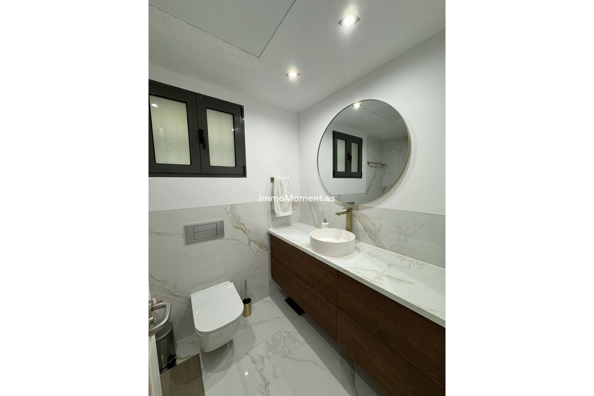 Resale - Apartment - Marbella - Nueva Andalucía