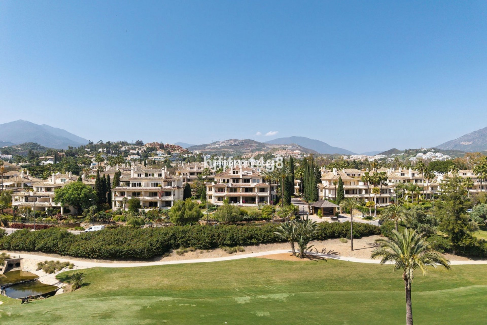 Resale - Apartment - Marbella - Nueva Andalucía