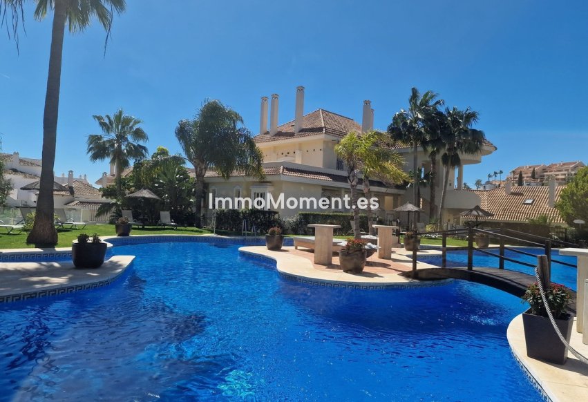 Resale - Apartment - Marbella - Nueva Andalucía
