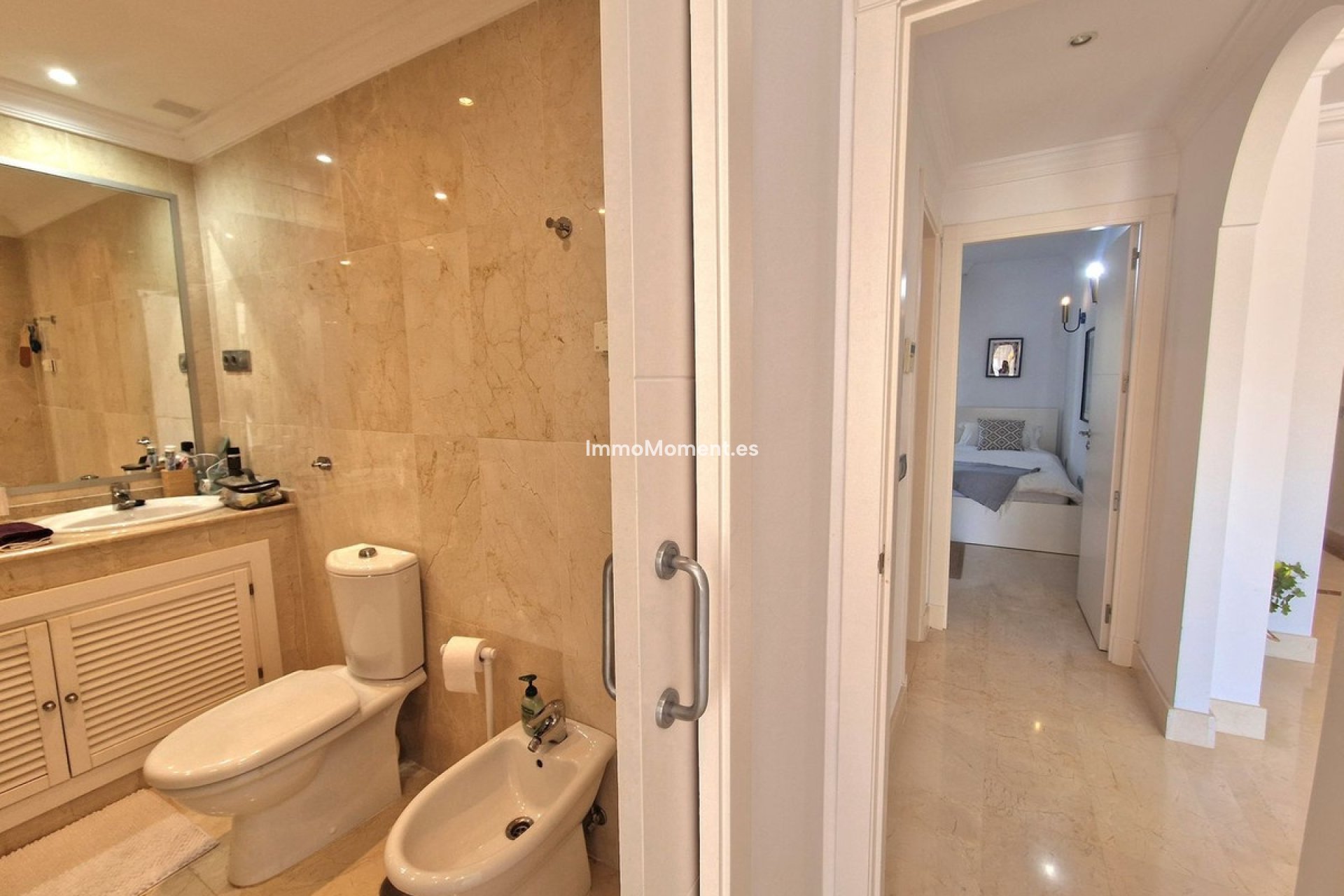 Resale - Apartment - Marbella - Nueva Andalucía