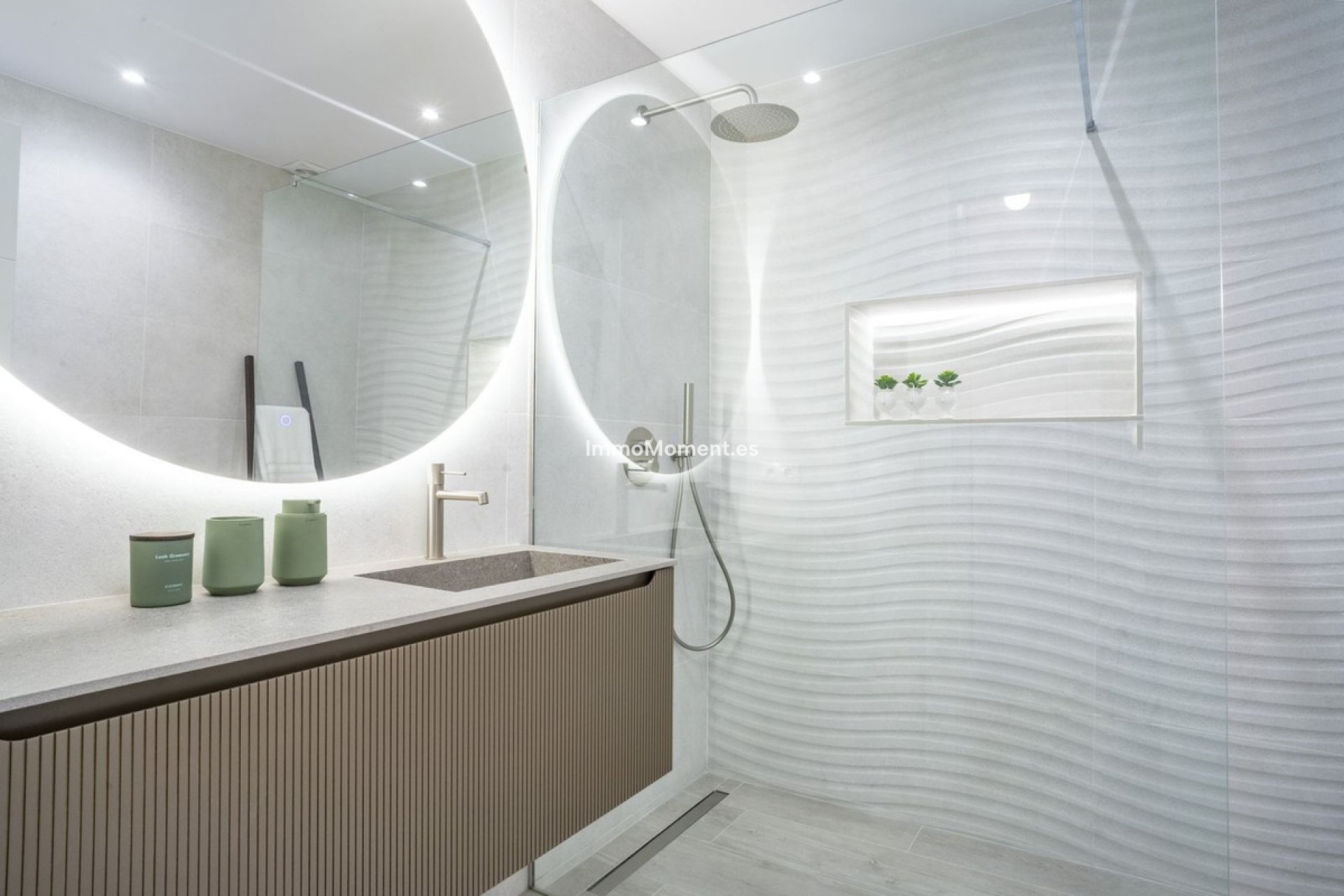 Resale - Apartment - Marbella - Nueva Andalucía