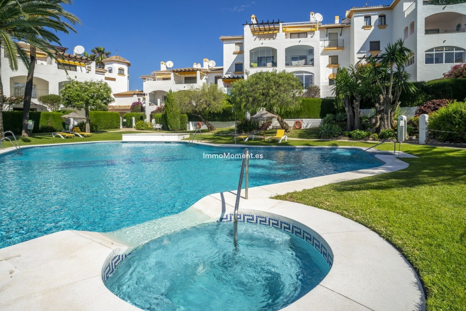 Resale - Apartment - Marbella - Nueva Andalucía