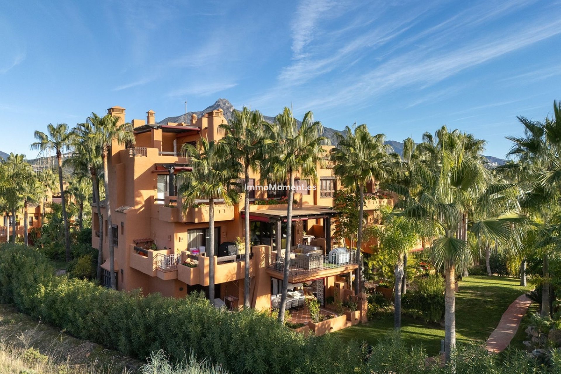 Resale - Apartment - Marbella - Nueva Andalucía