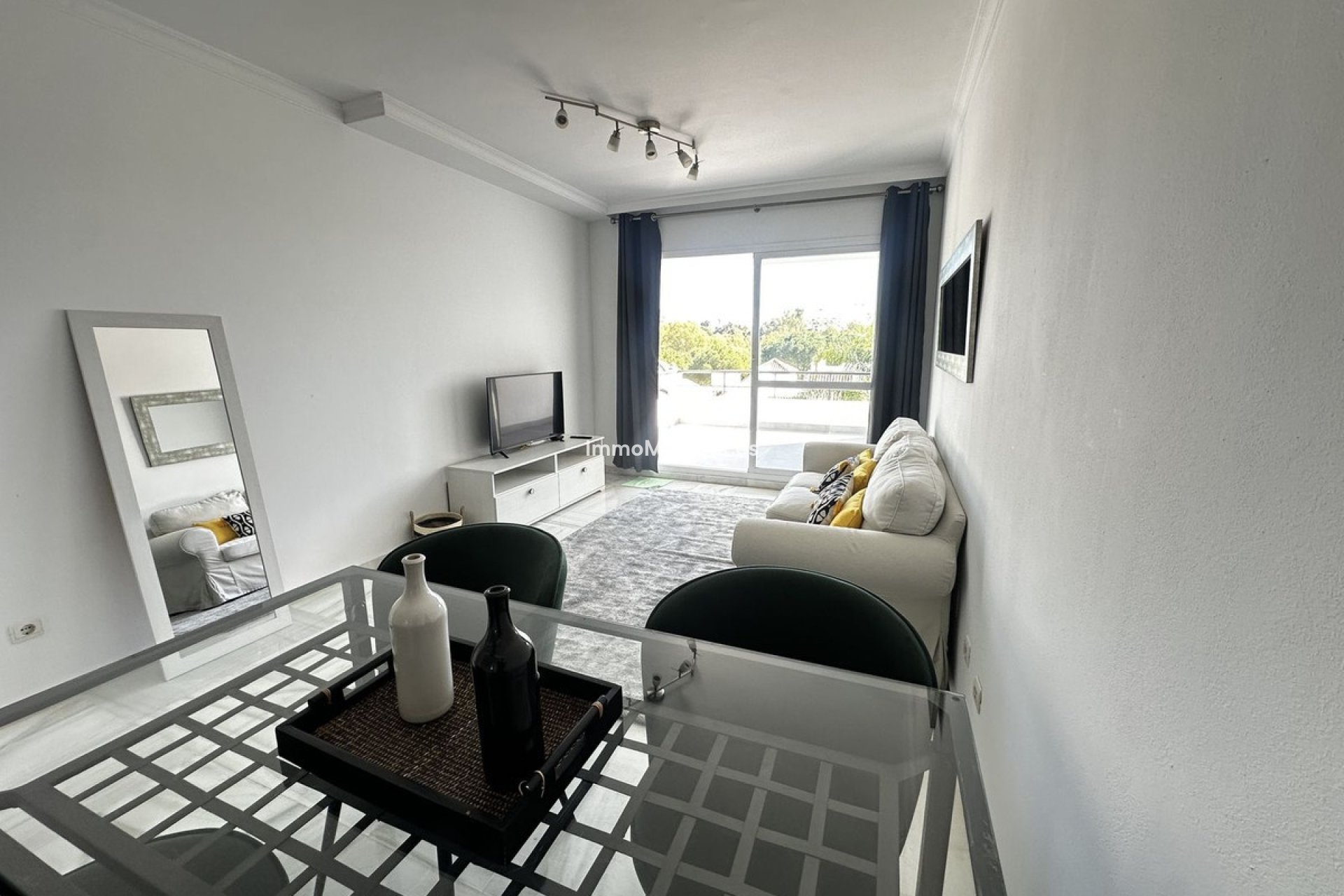 Resale - Apartment - Marbella - Nueva Andalucía