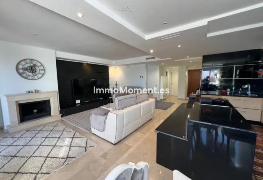 Resale - Apartment - Marbella - Nueva Andalucía