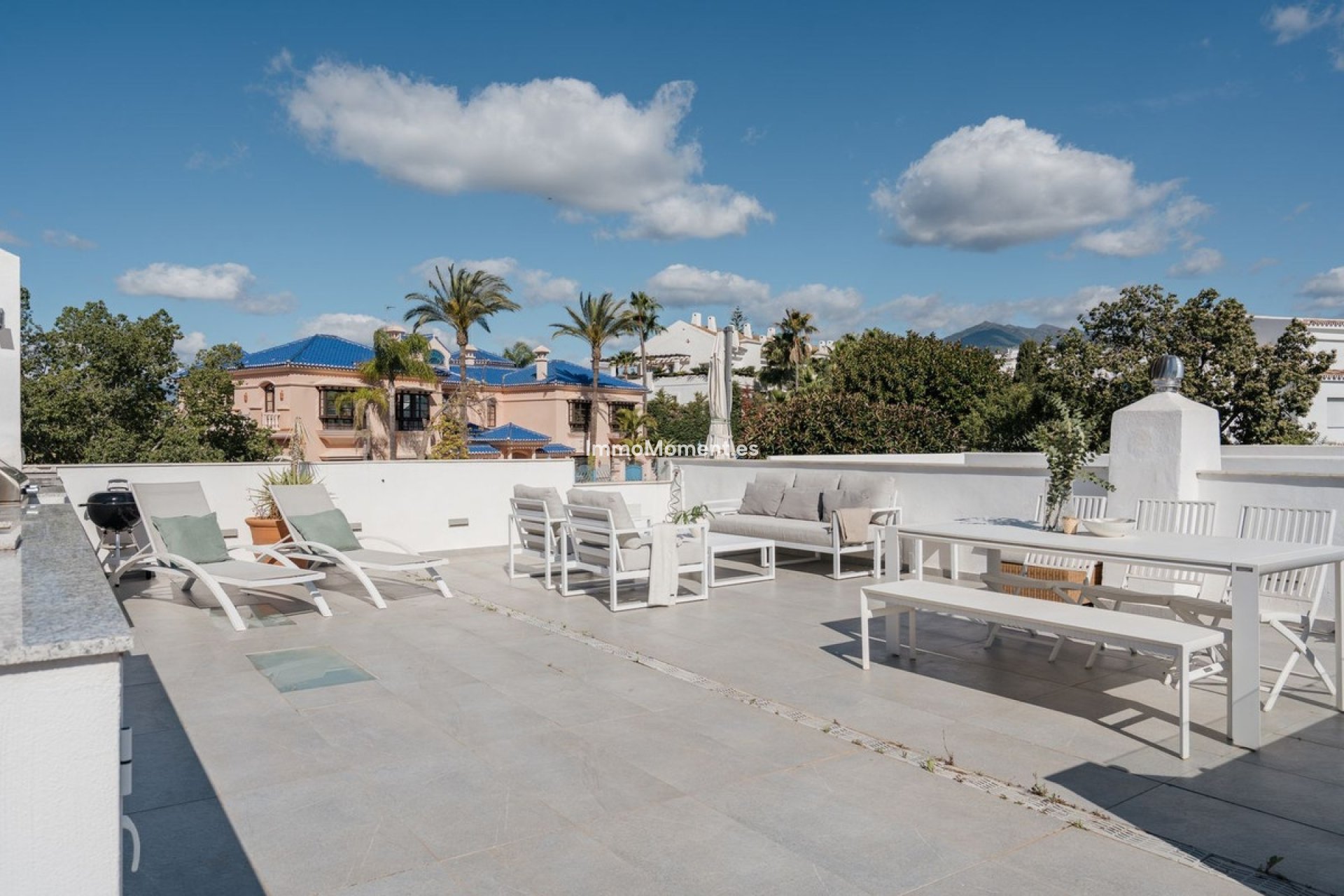 Resale - Apartment - Marbella - Nueva Andalucía