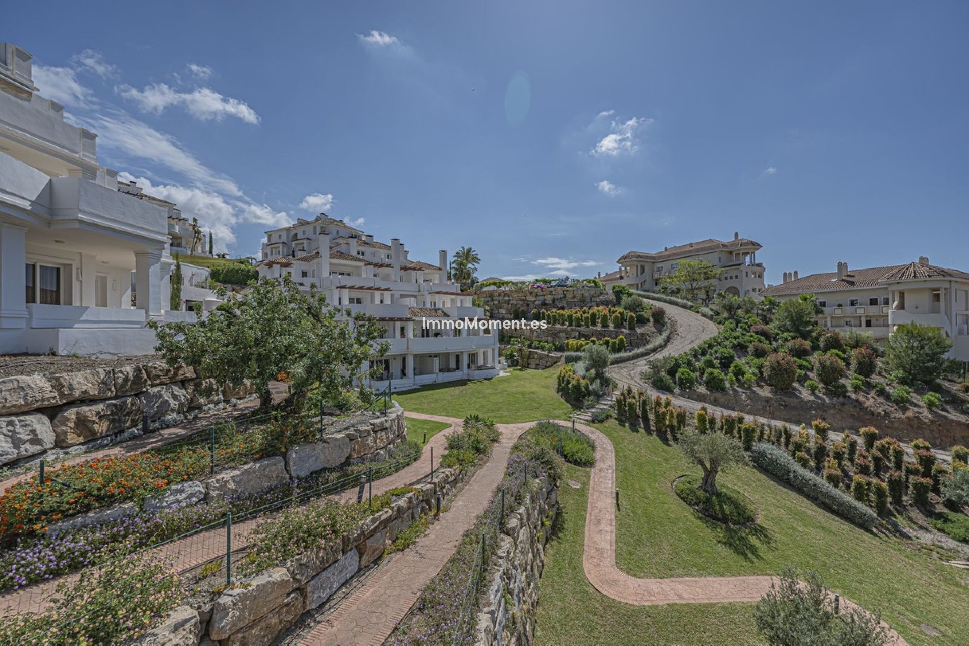 Resale - Apartment - Marbella - Nueva Andalucía