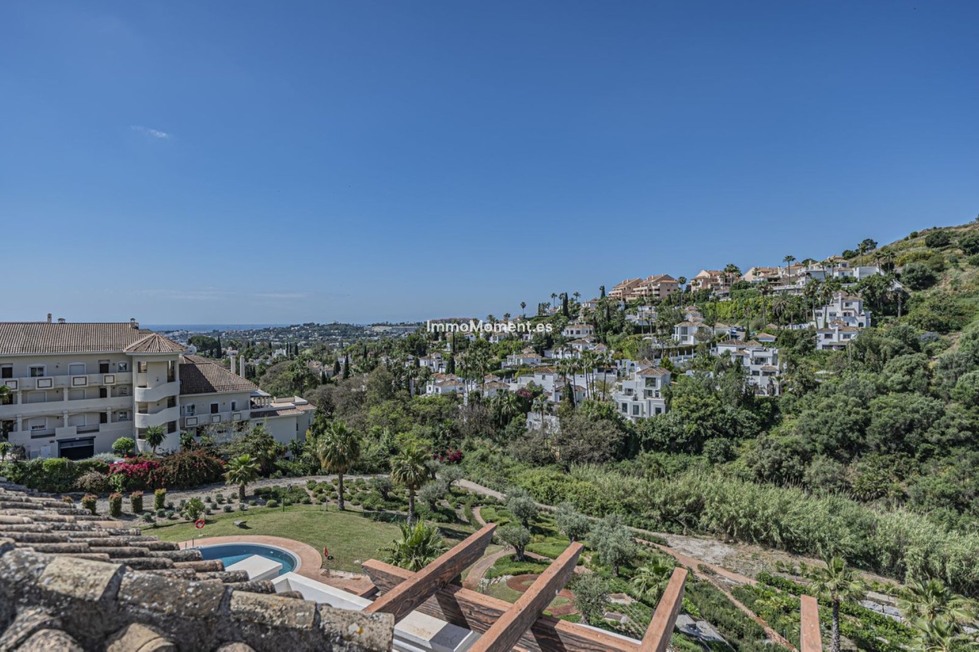 Resale - Apartment - Marbella - Nueva Andalucía