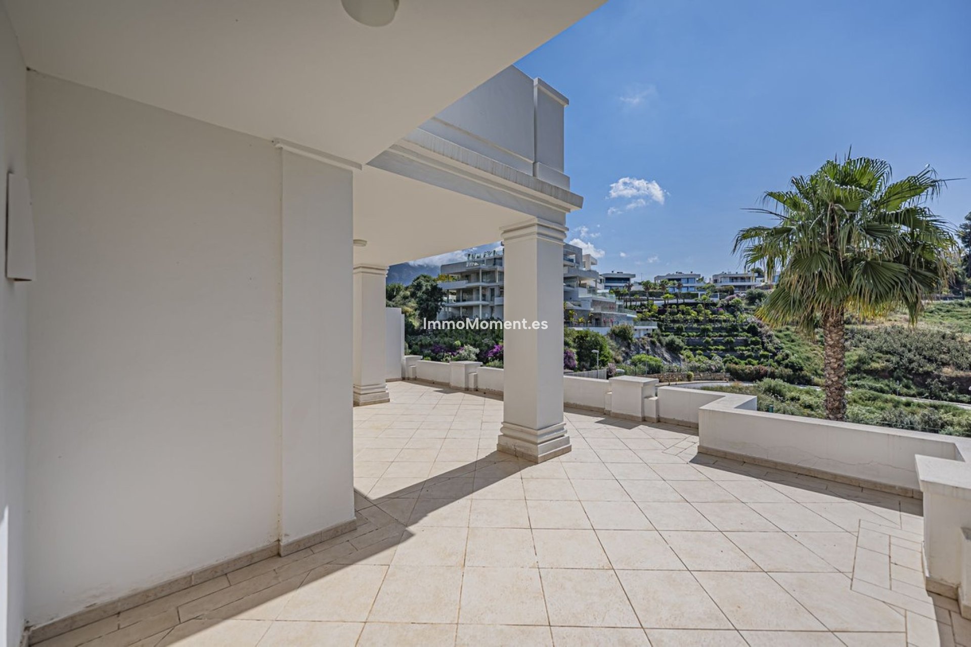 Resale - Apartment - Marbella - Nueva Andalucía