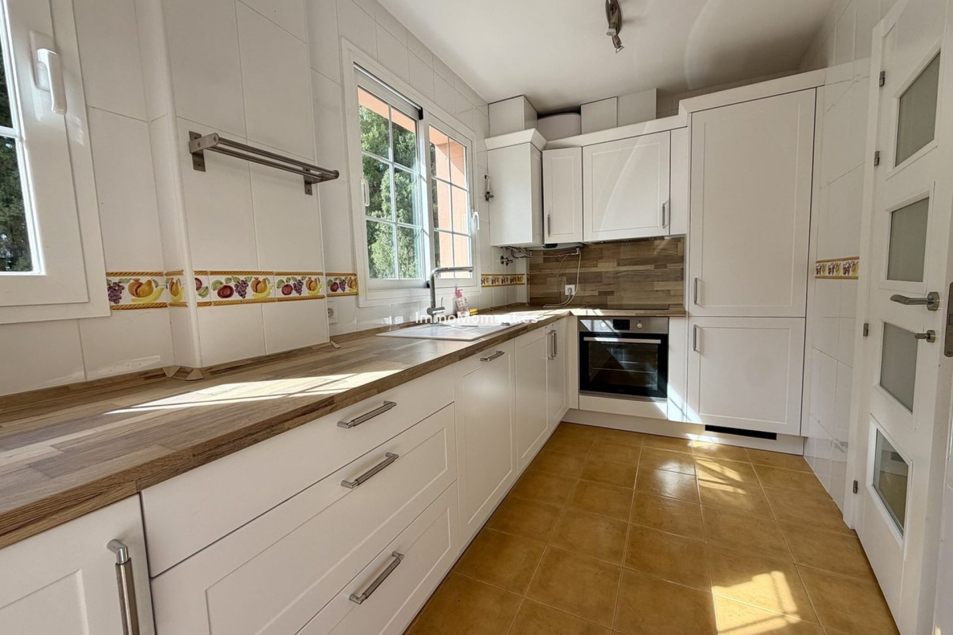Resale - Apartment - Marbella - Nueva Andalucía