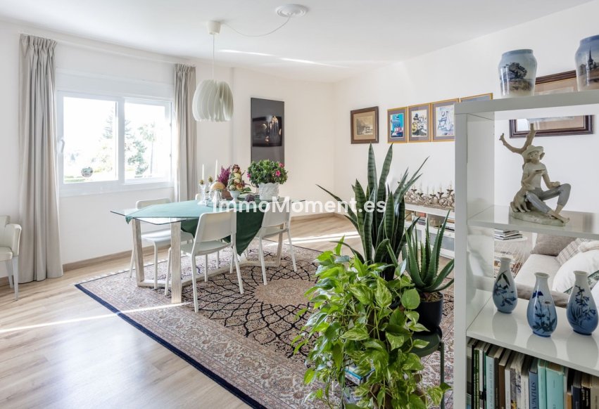 Resale - Apartment - Marbella - Nueva Andalucía