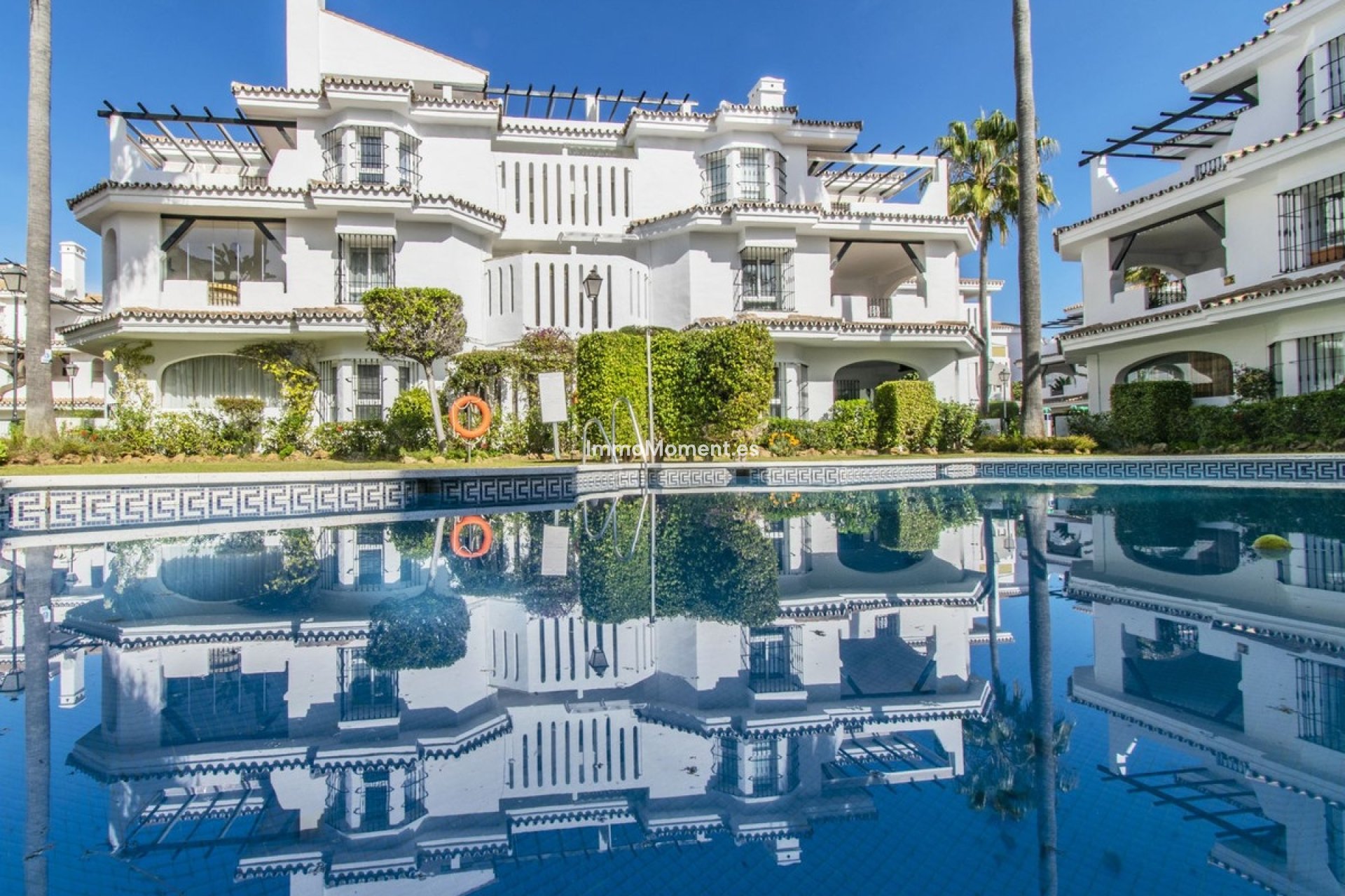 Resale - Apartment - Marbella - Nueva Andalucía