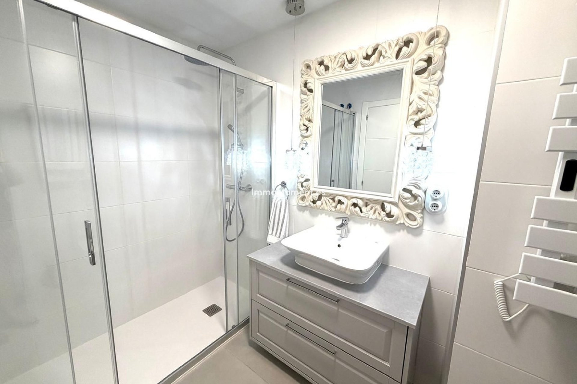 Resale - Apartment - Marbella - Nueva Andalucía