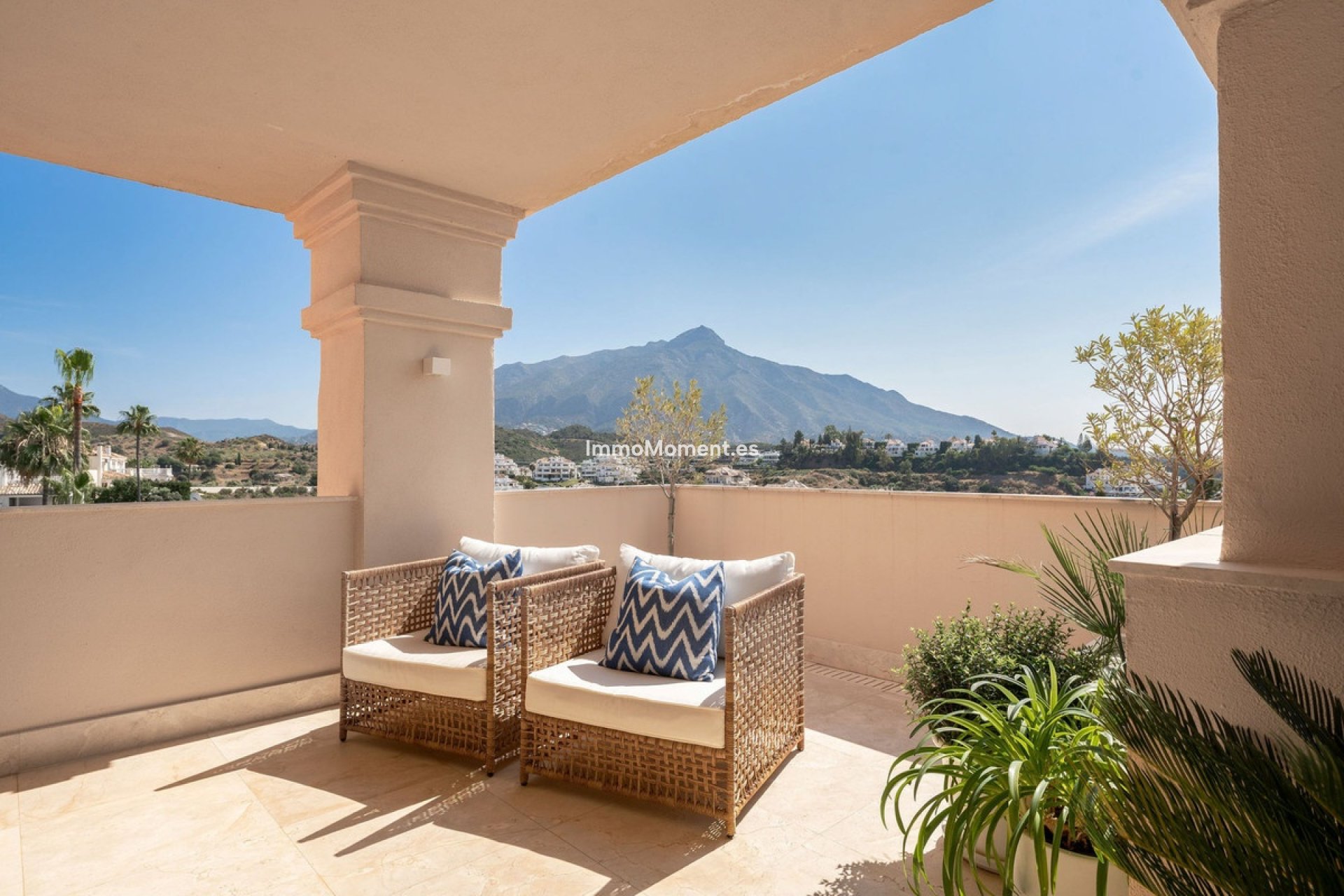 Resale - Apartment - Marbella - Nueva Andalucía