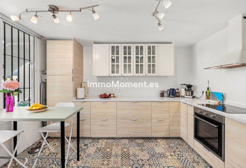 Resale - Apartment - Marbella - Nueva Andalucía