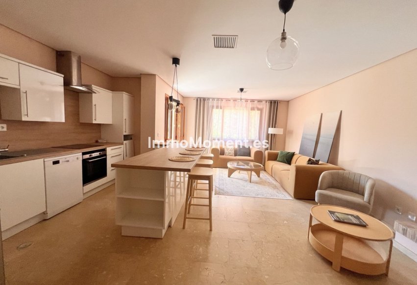 Resale - Apartment - Marbella - Nueva Andalucía
