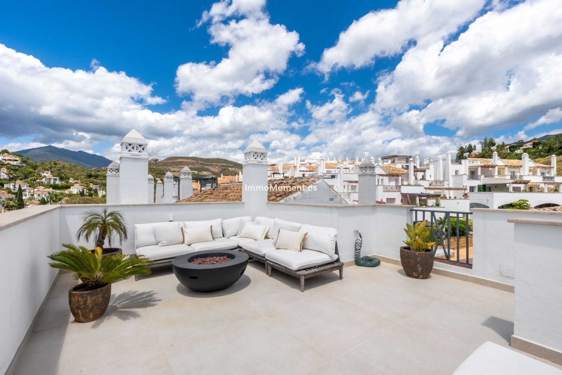 Resale - Apartment - Marbella - Nueva Andalucía