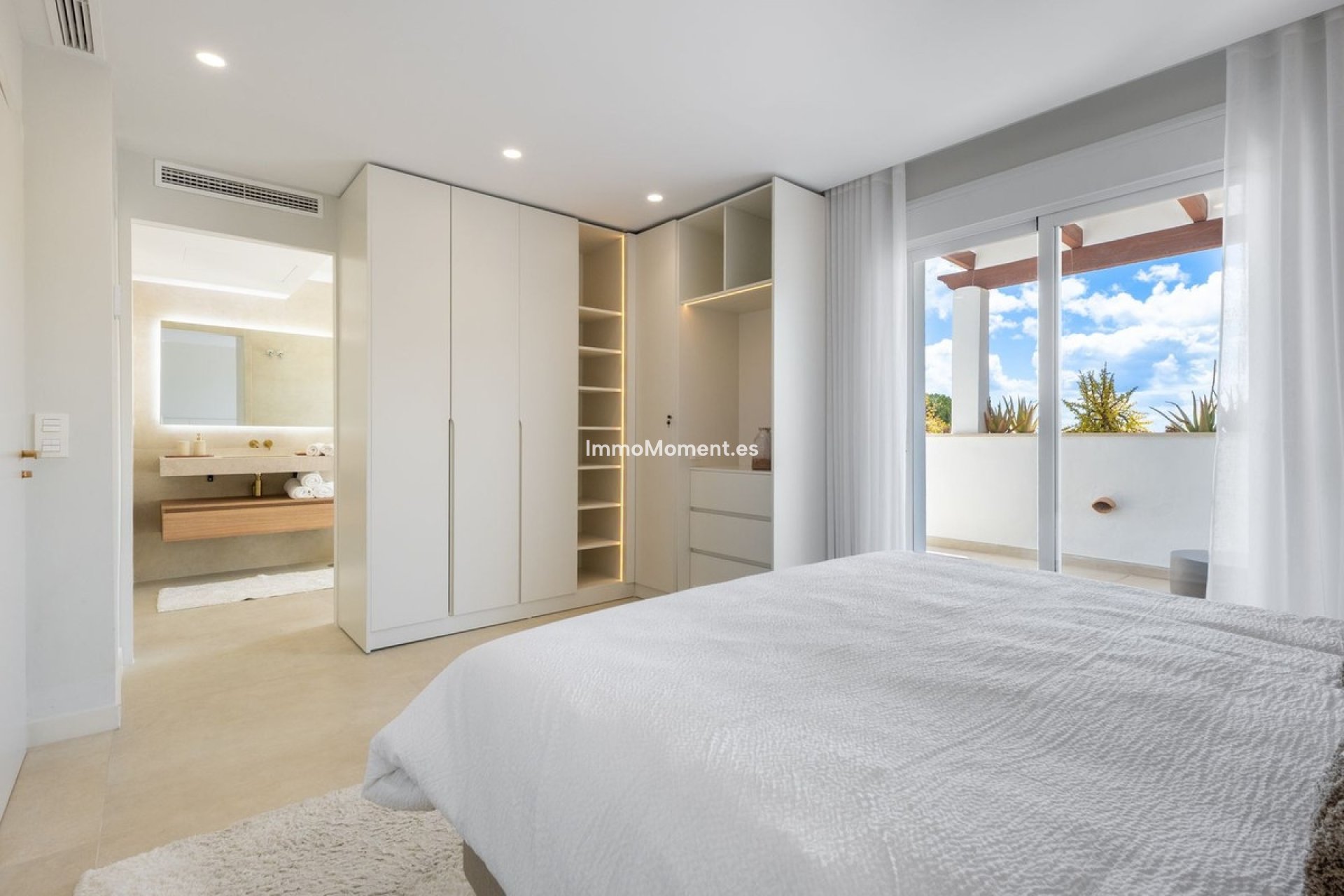 Resale - Apartment - Marbella - Nueva Andalucía