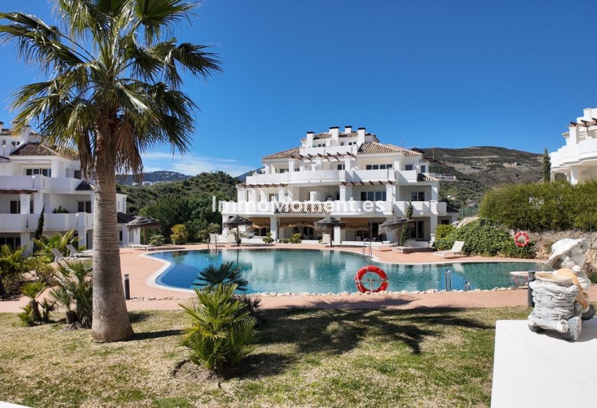 Resale - Apartment - Marbella - Nueva Andalucía