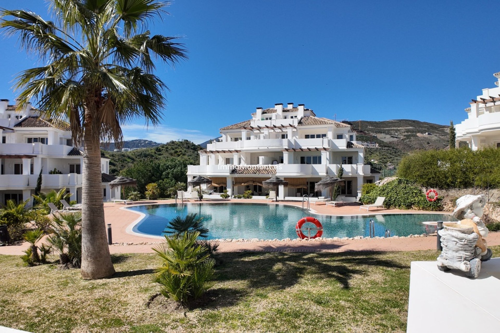 Resale - Apartment - Marbella - Nueva Andalucía