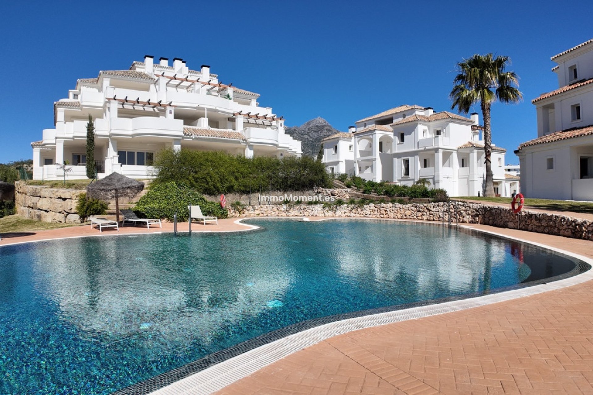 Resale - Apartment - Marbella - Nueva Andalucía