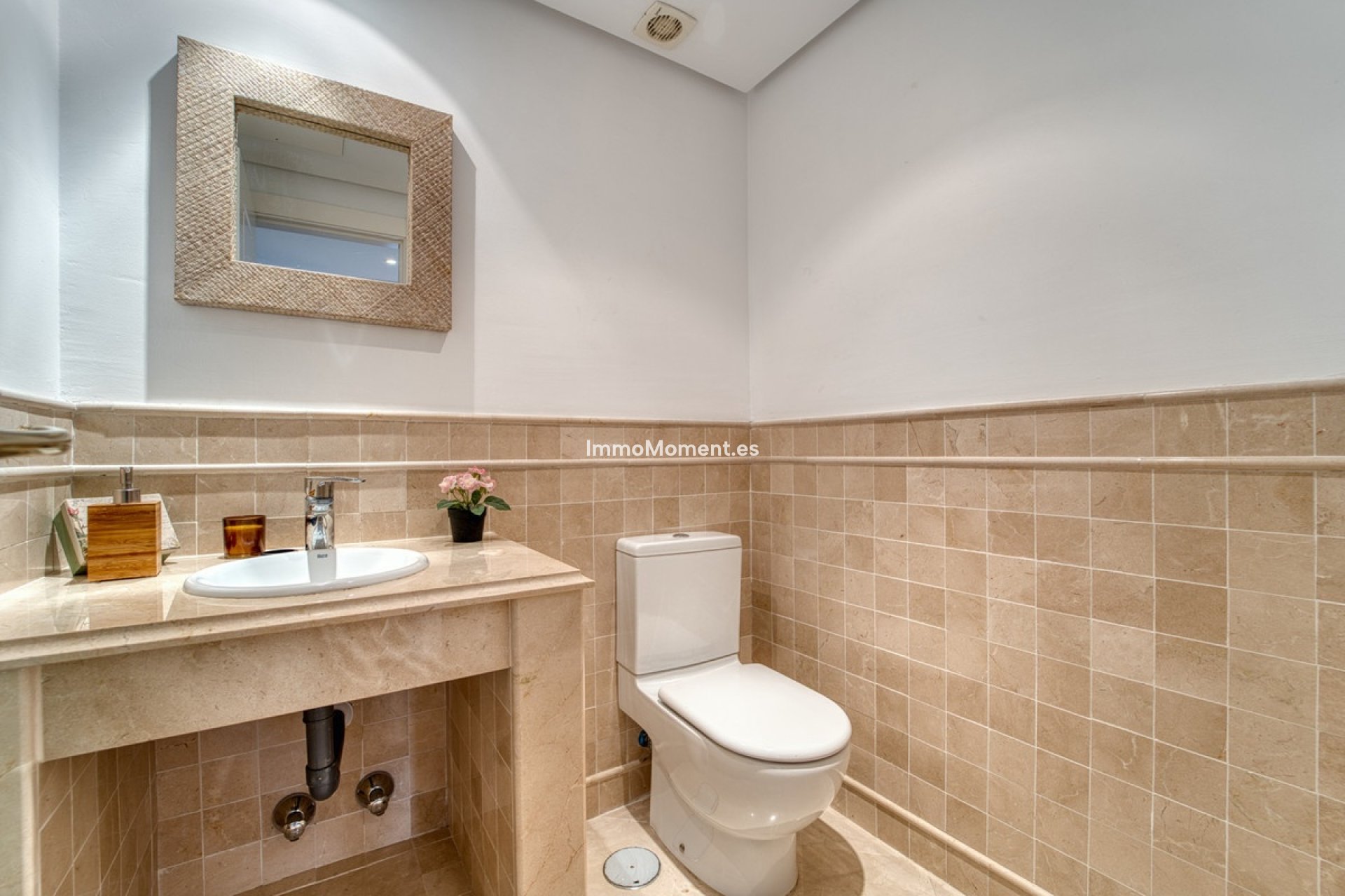 Resale - Apartment - Marbella - Nueva Andalucía