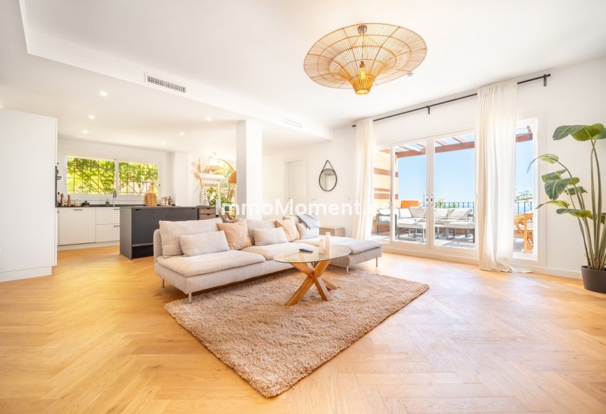 Resale - Apartment - Marbella - Nueva Andalucía