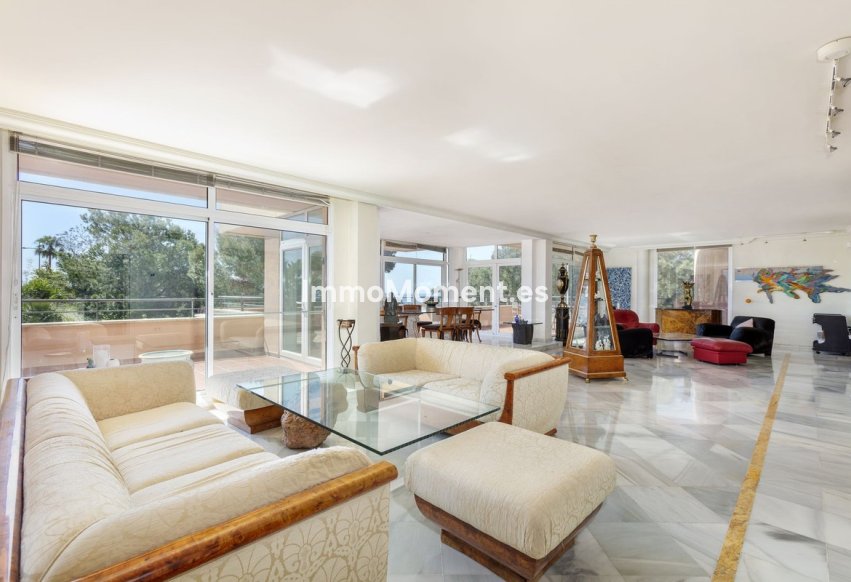 Resale - Apartment - Marbella - Nueva Andalucía