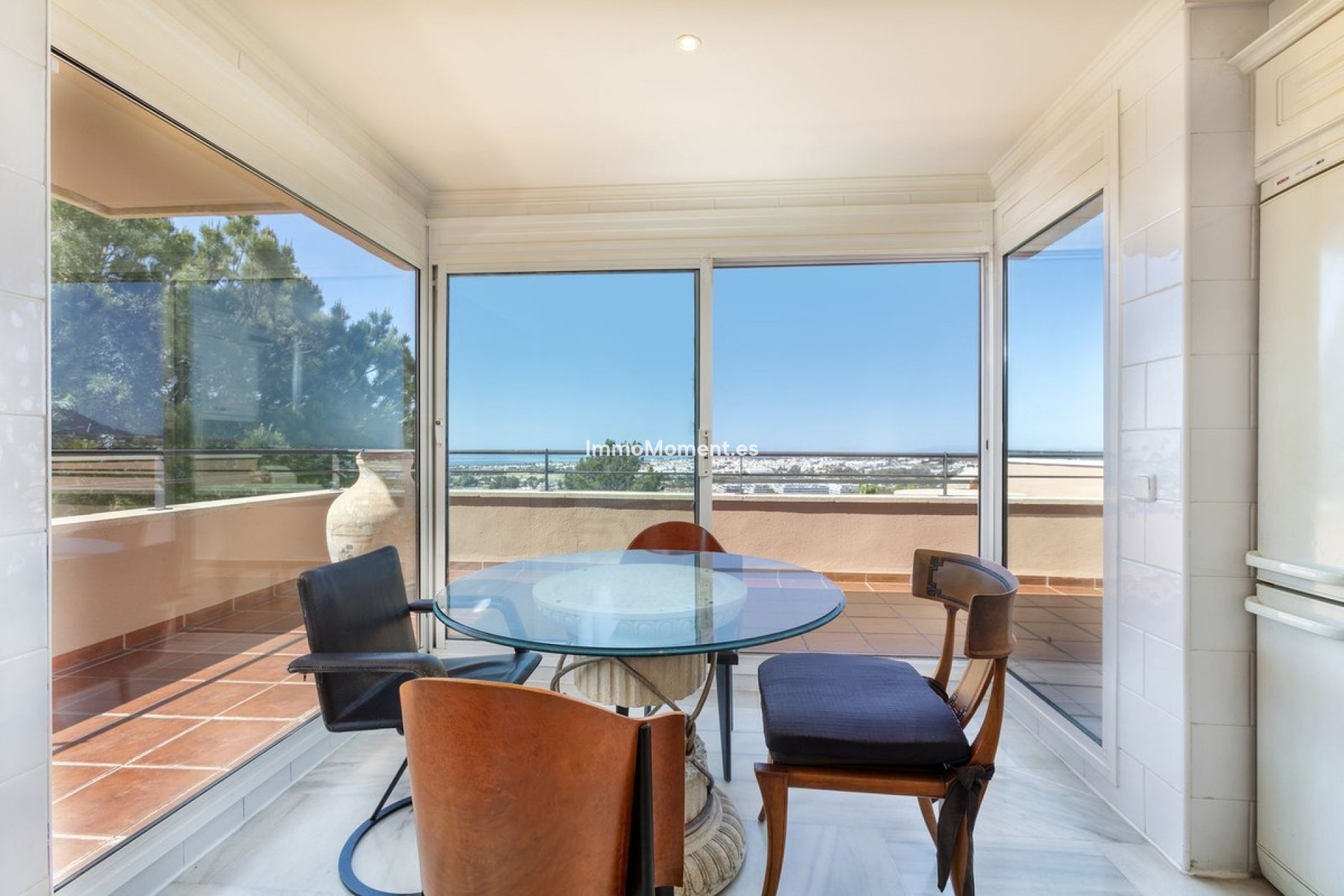 Resale - Apartment - Marbella - Nueva Andalucía