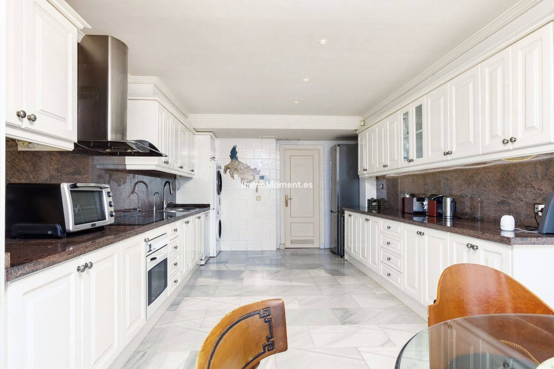 Resale - Apartment - Marbella - Nueva Andalucía