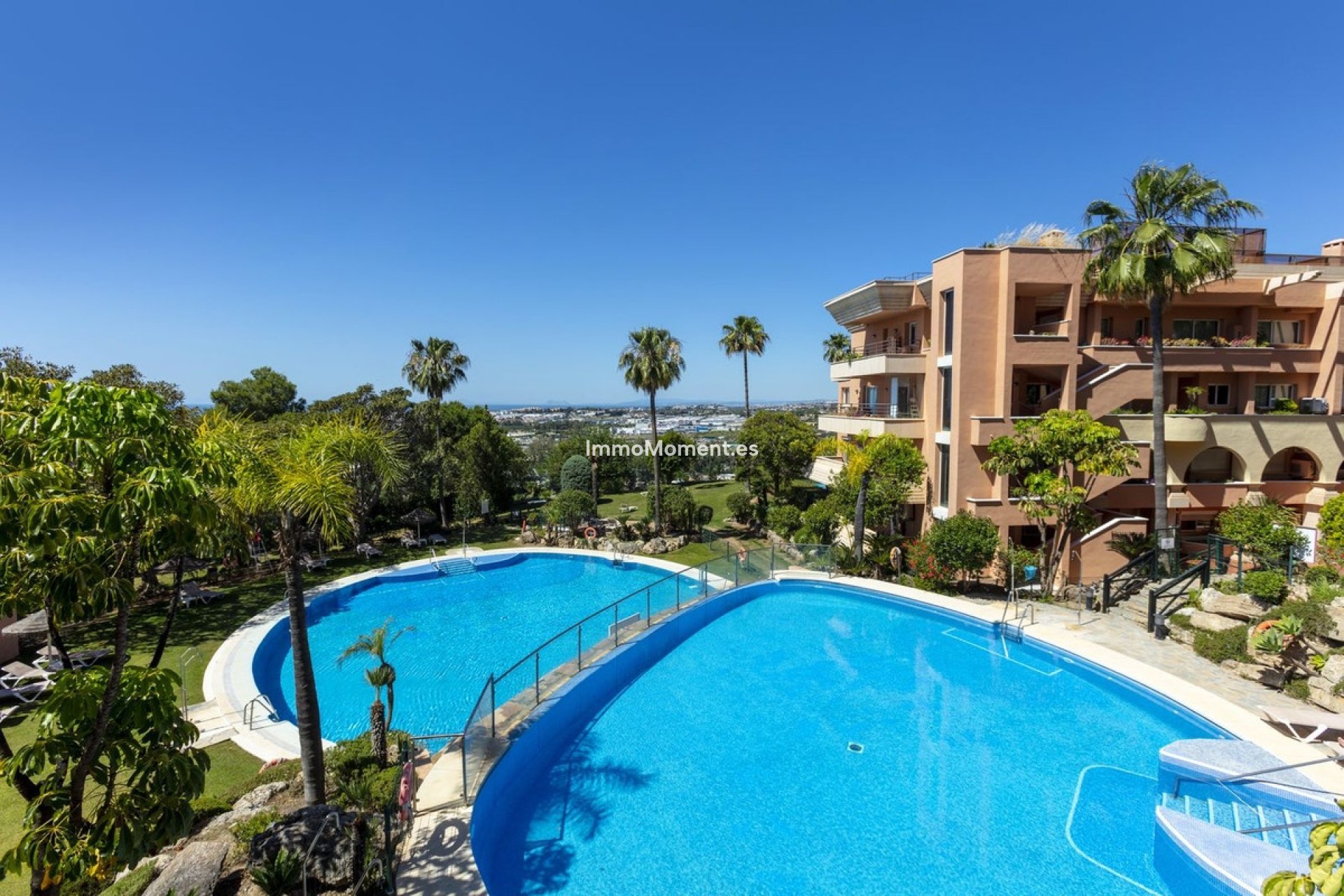 Resale - Apartment - Marbella - Nueva Andalucía
