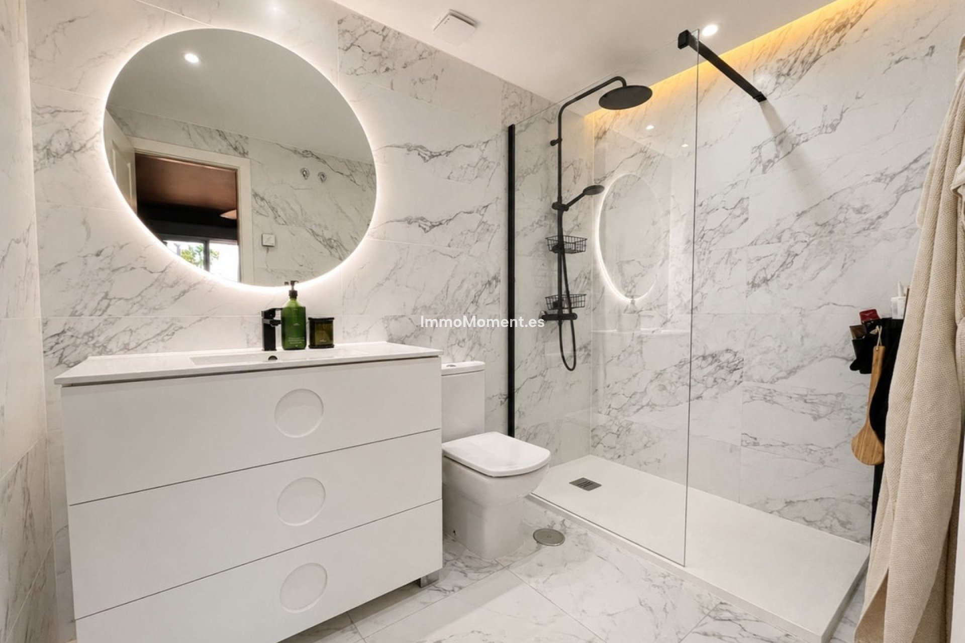Resale - Apartment - Marbella - Nueva Andalucía