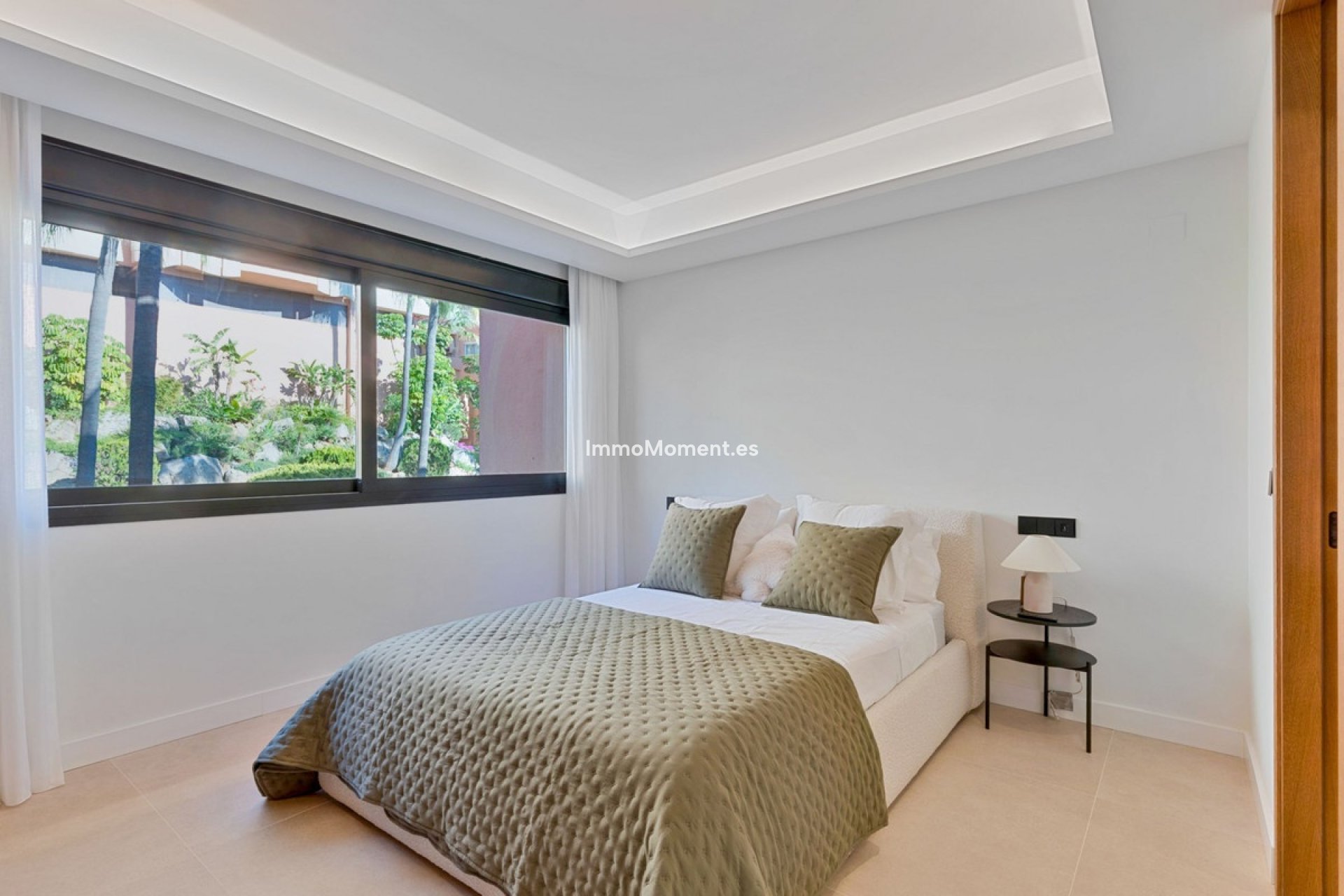 Resale - Apartment - Marbella - Nueva Andalucía