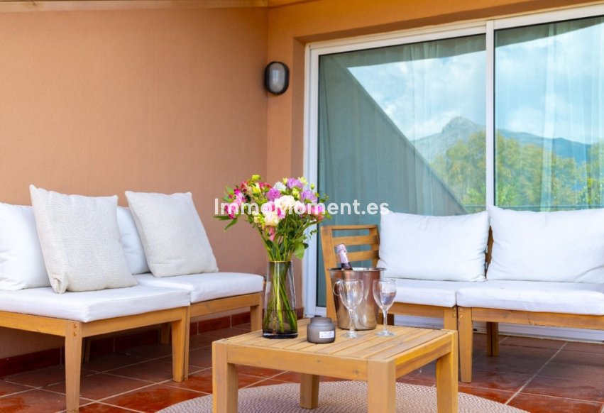 Resale - Apartment - Marbella - Nueva Andalucía
