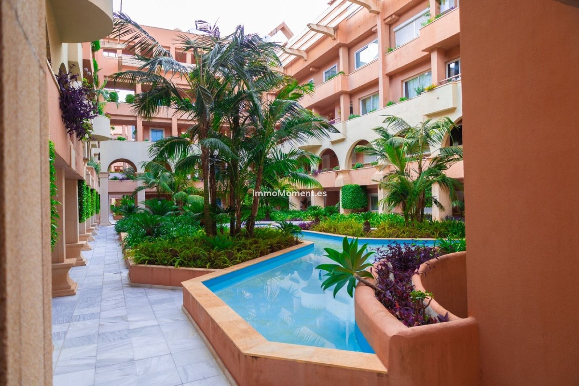 Resale - Apartment - Marbella - Nueva Andalucía