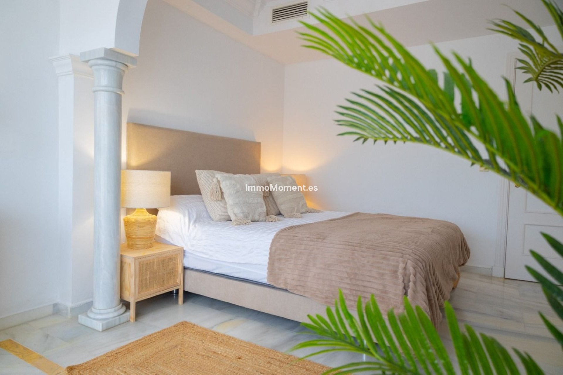 Resale - Apartment - Marbella - Nueva Andalucía