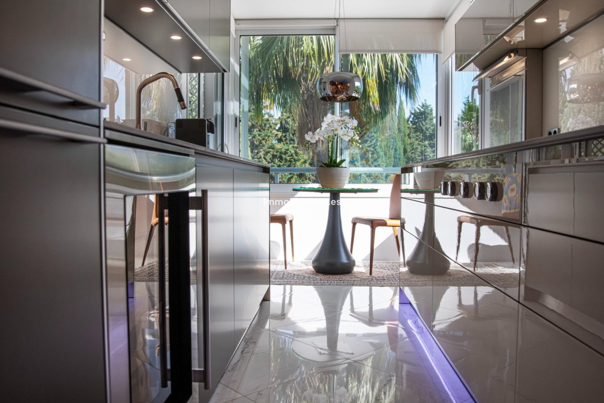 Resale - Apartment - Marbella - Nueva Andalucía