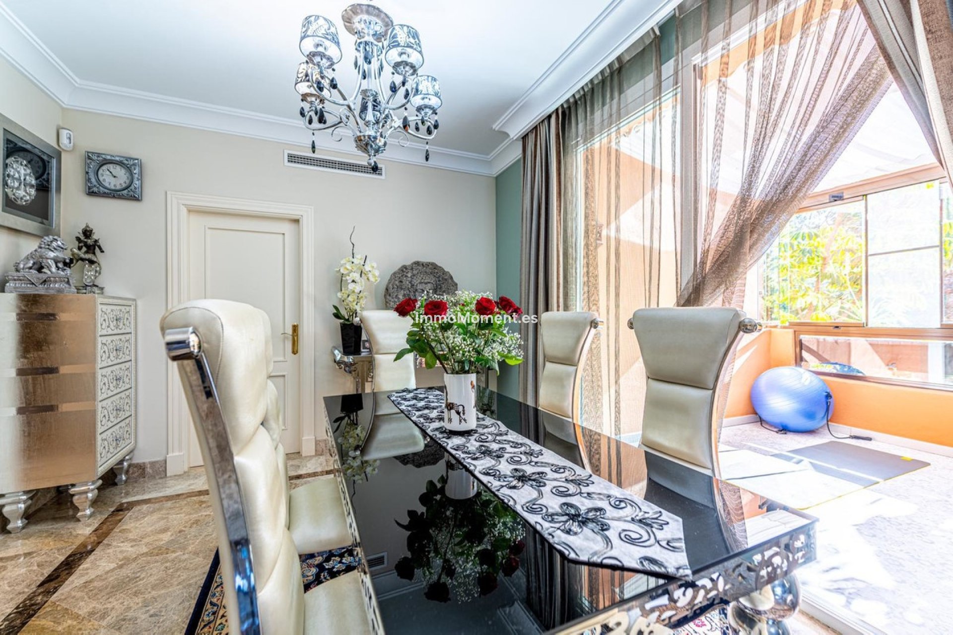 Resale - Apartment - Marbella - Nueva Andalucía