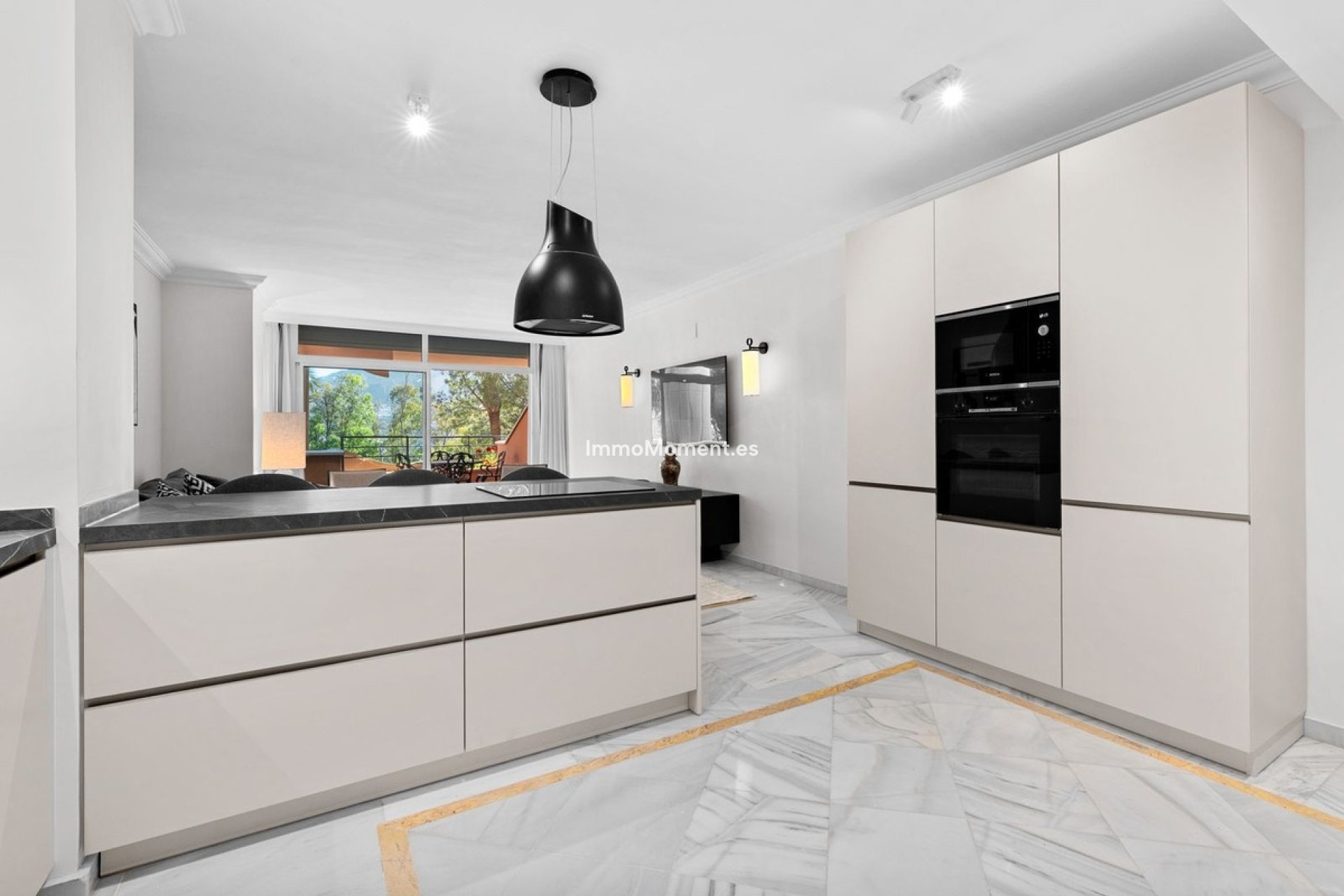 Resale - Apartment - Marbella - Nueva Andalucía