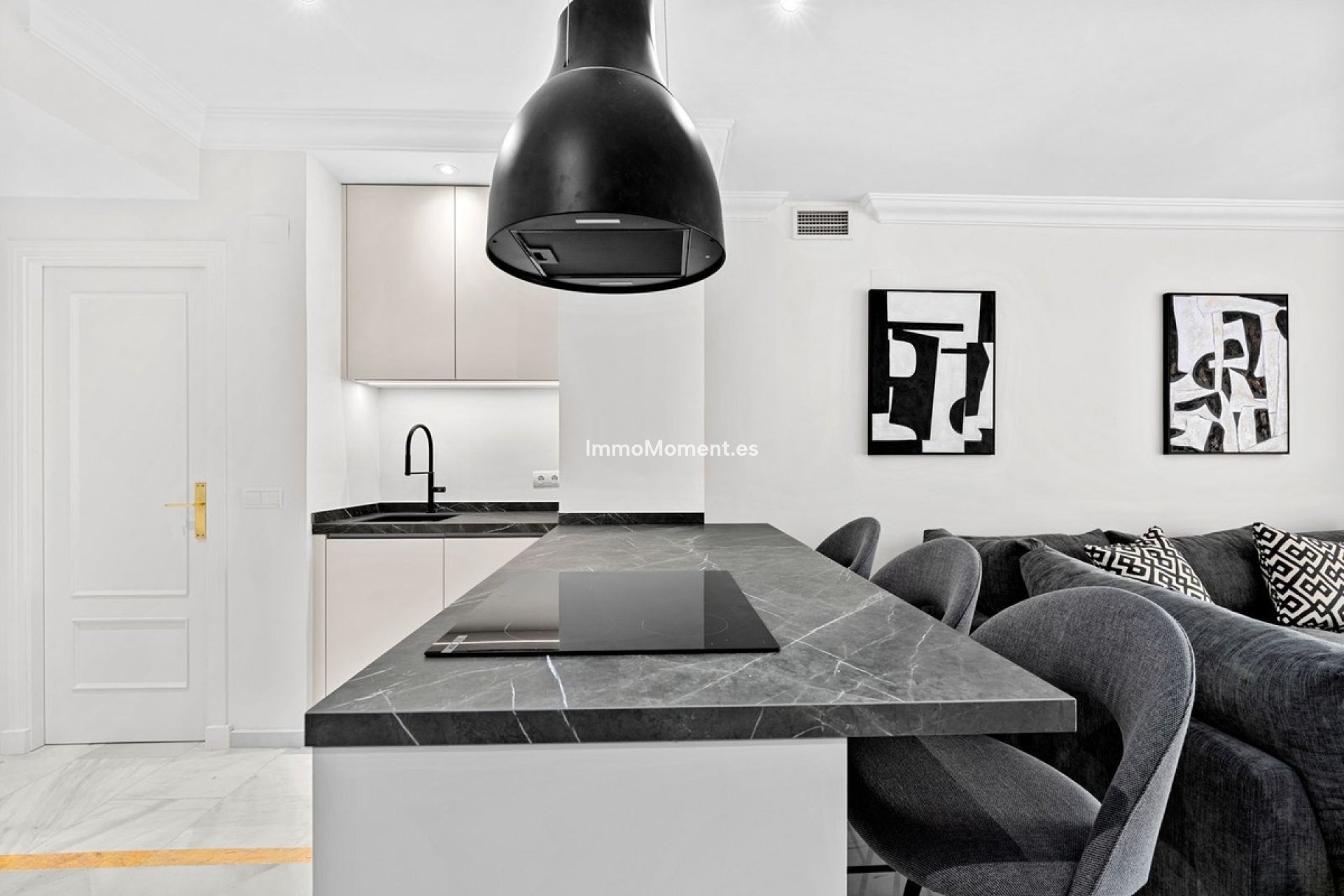 Resale - Apartment - Marbella - Nueva Andalucía