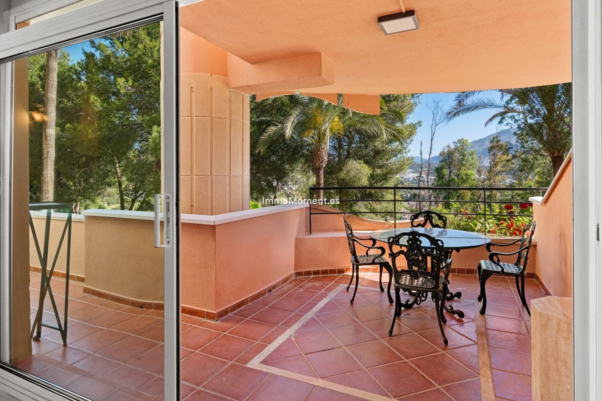 Resale - Apartment - Marbella - Nueva Andalucía
