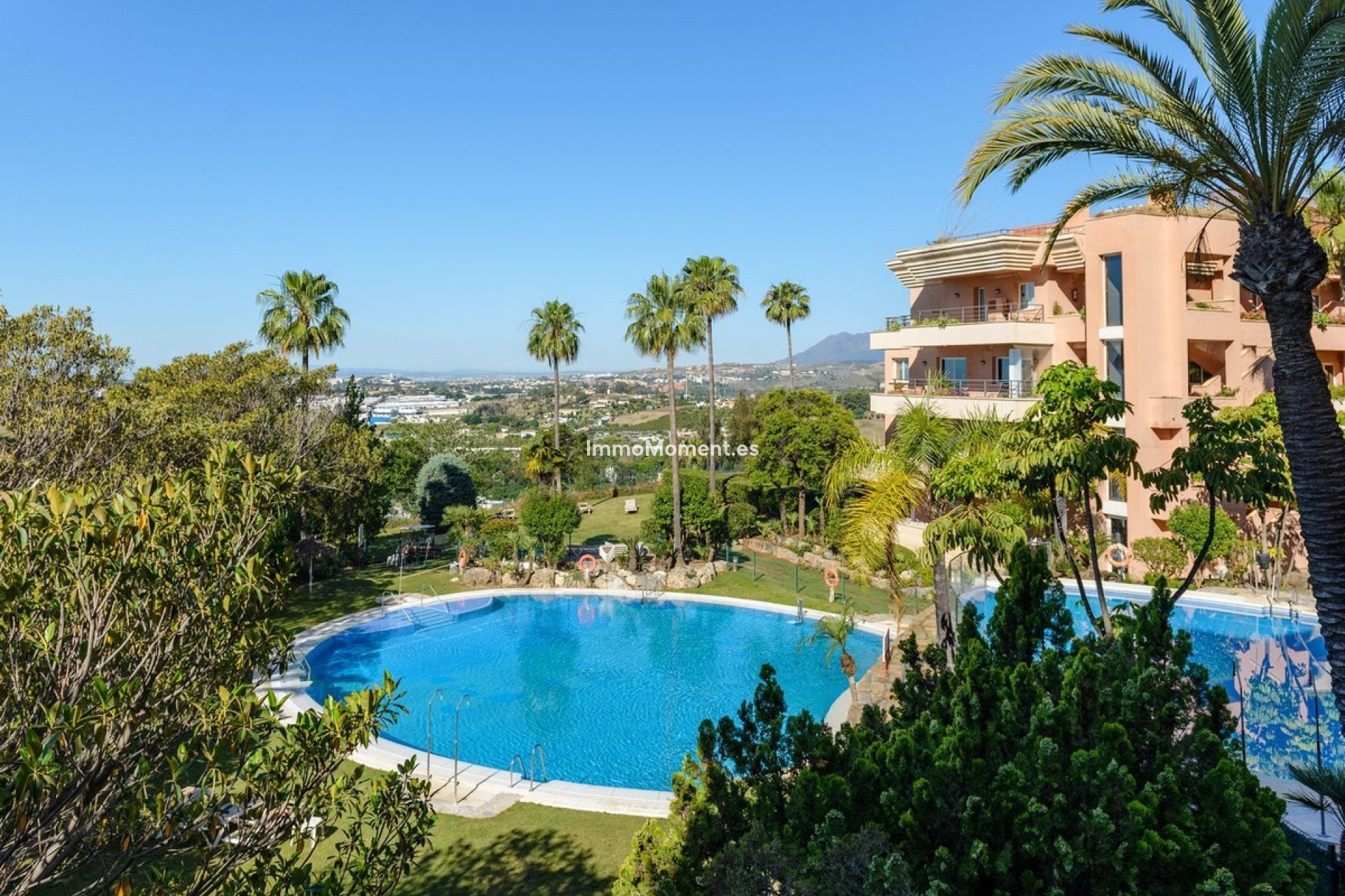 Resale - Apartment - Marbella - Nueva Andalucía
