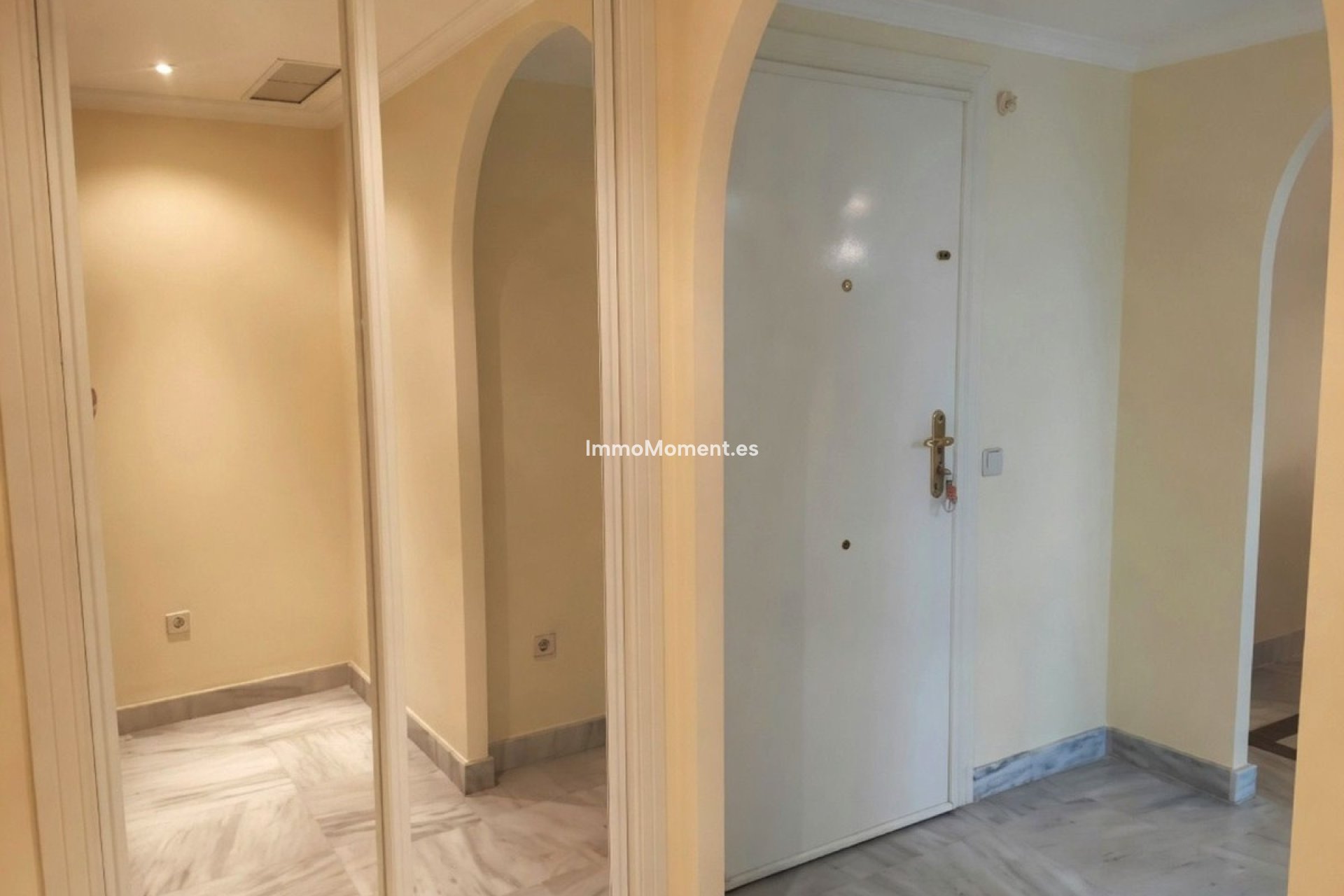 Resale - Apartment - Marbella - Nueva Andalucía