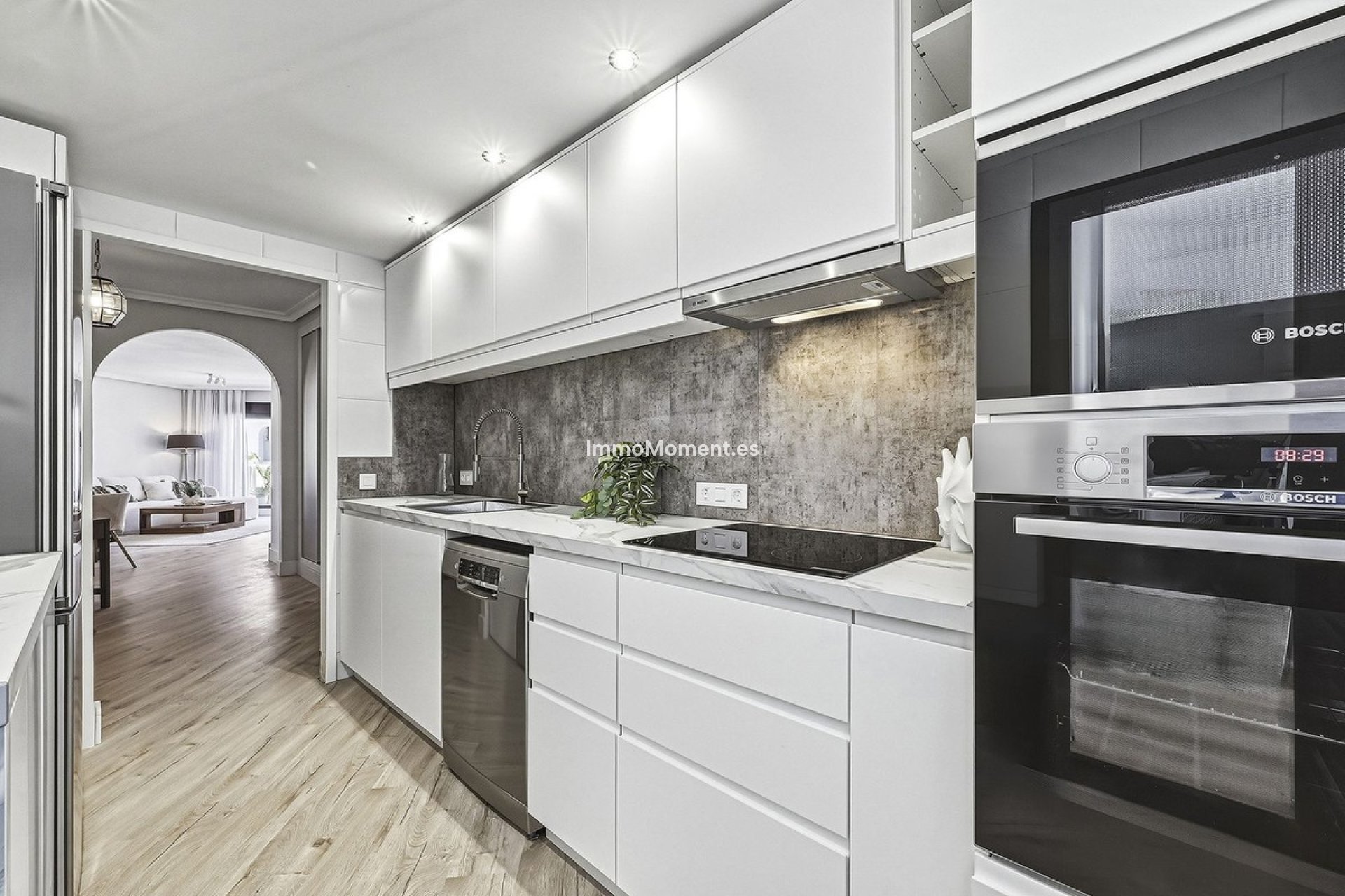 Resale - Apartment - Marbella - Nueva Andalucía