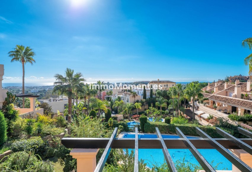 Resale - Apartment - Marbella - Nueva Andalucía