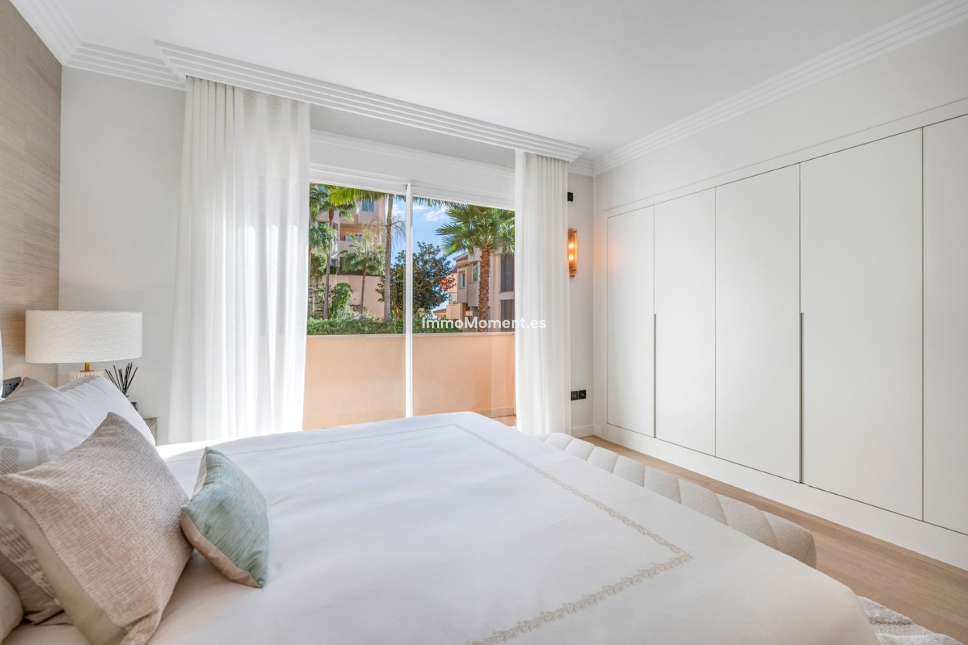 Resale - Apartment - Marbella - Nueva Andalucía