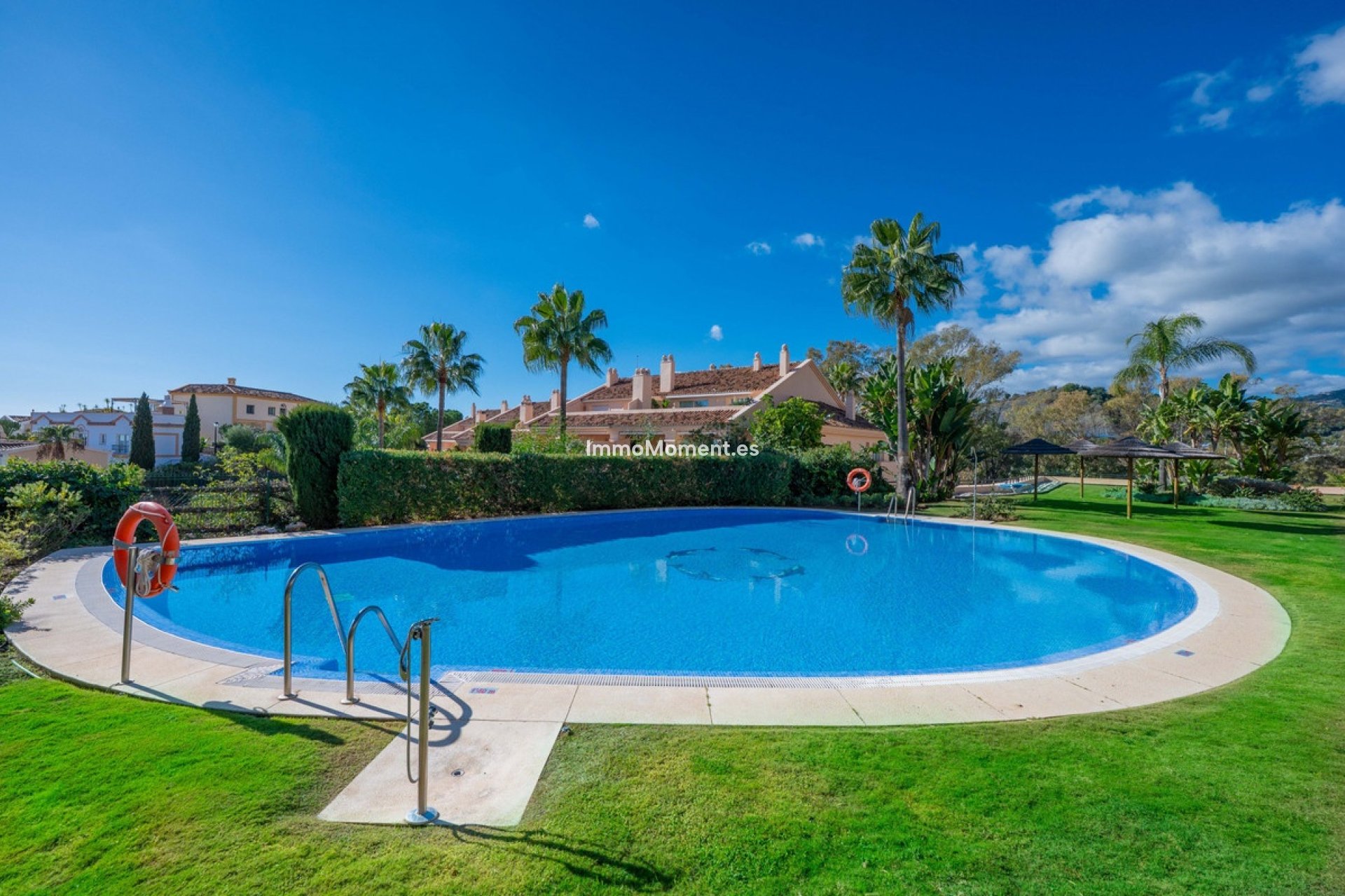 Resale - Apartment - Marbella - Nueva Andalucía